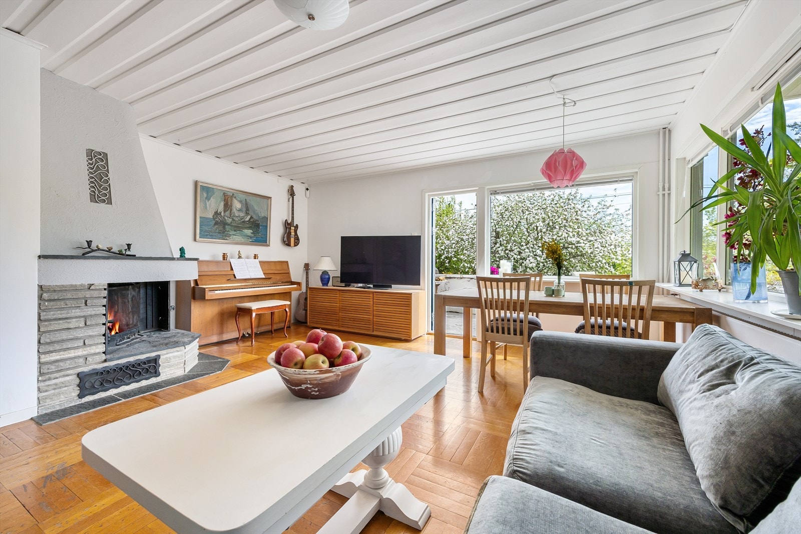 Stuen har direkte tilknytning til terrasse. Galleribilde