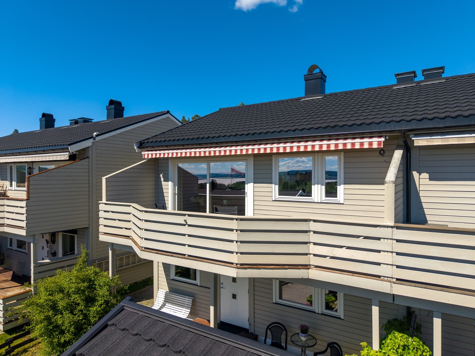 Balkongen har markise. Galleribilde