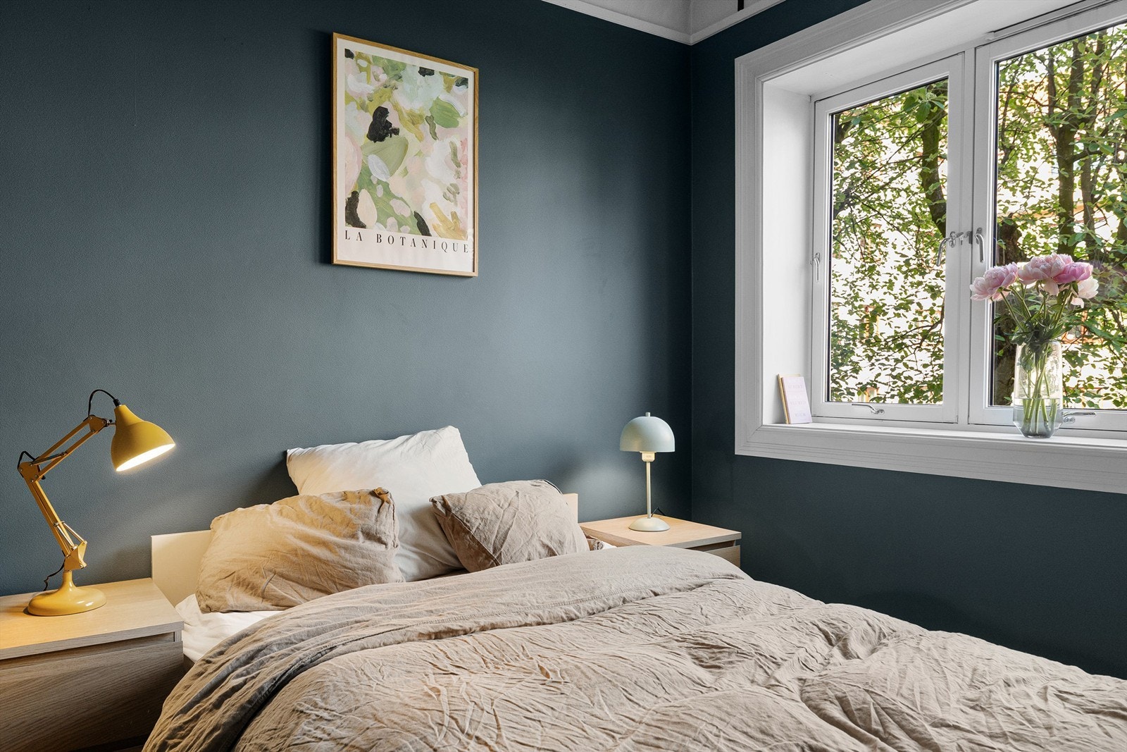 Rommet vender mot bakgården og har en skjermet og rolig beliggenhet. Galleribilde