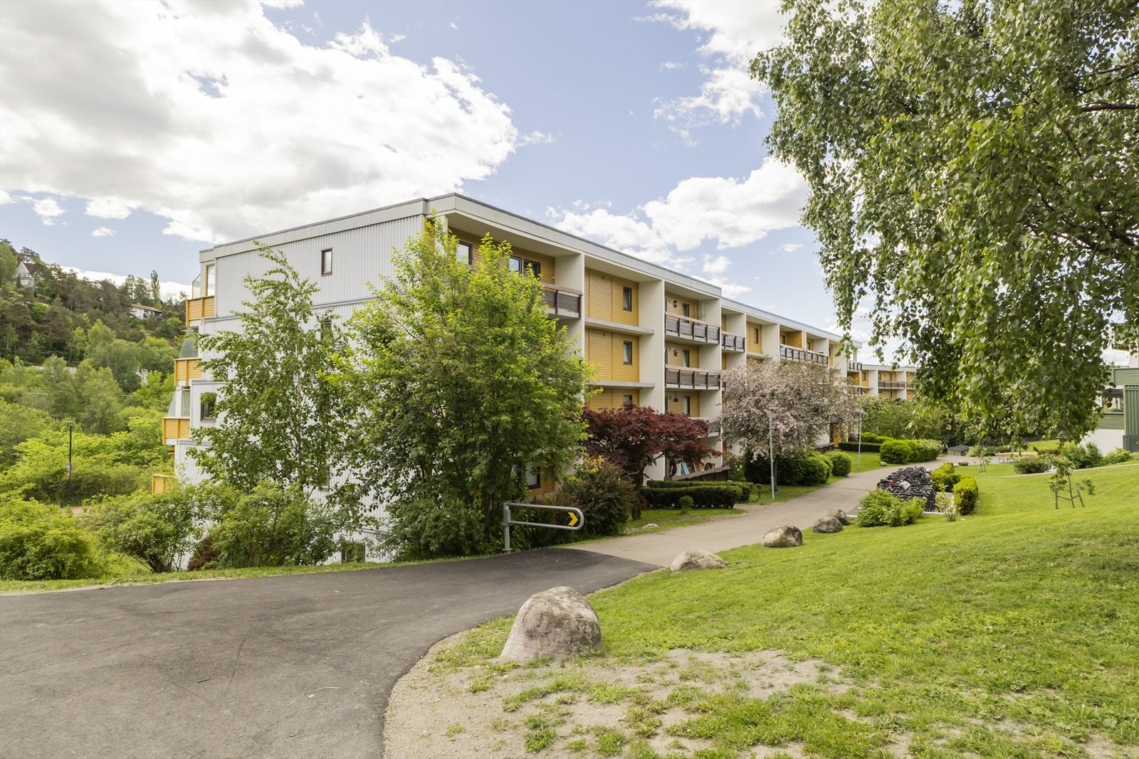 Området byr på gode muligheter for turer, aktivitet og rekreasjon samtidig som sentrumslivet er lett tilgjengelig. Galleribilde
