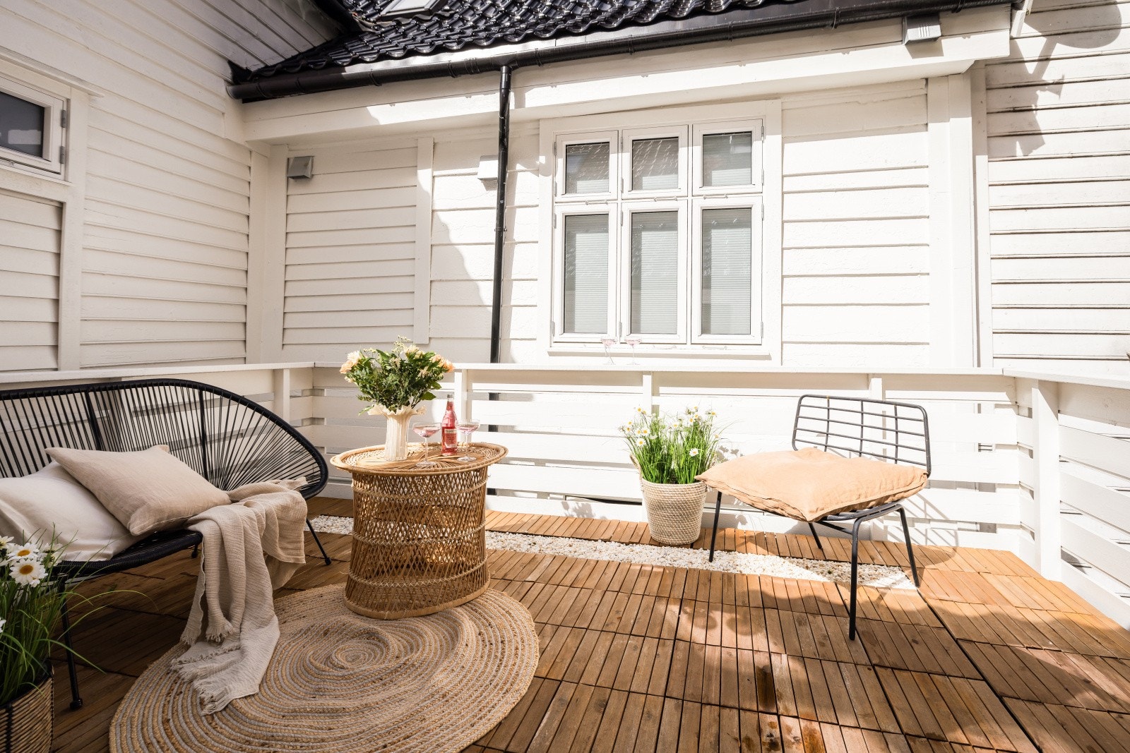 Her er det plass til en en hyggelig sittegruppe (terrassen er ikke godkjent) Galleribilde