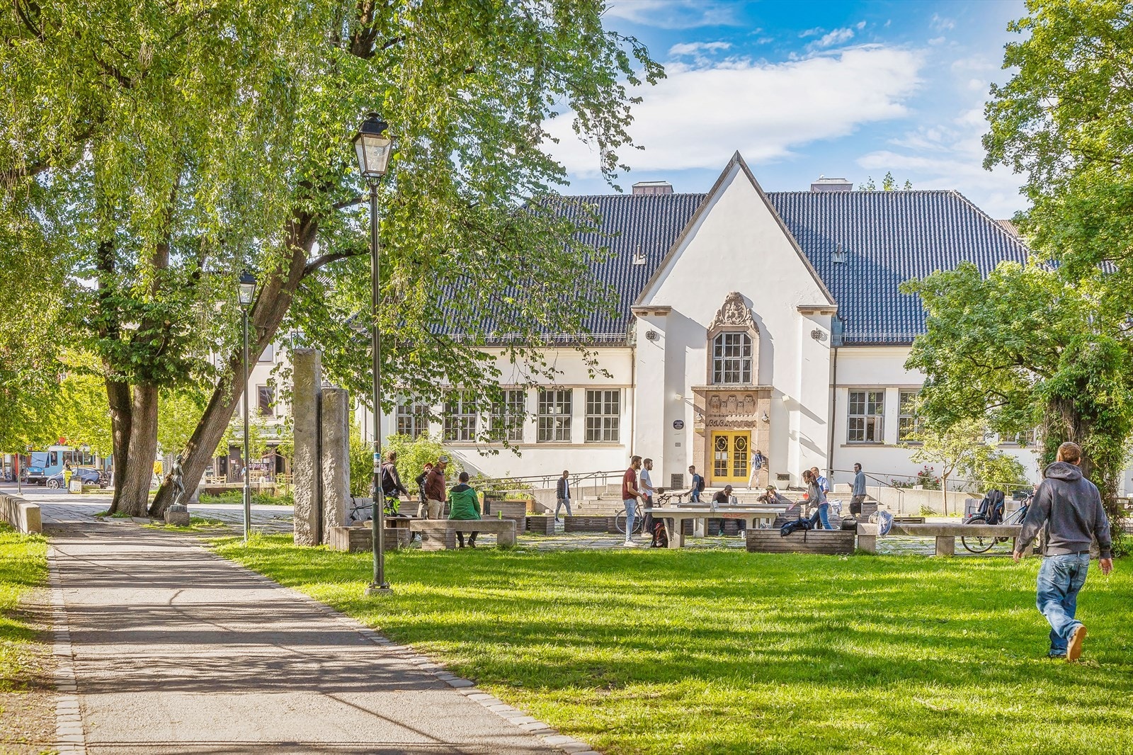 Schous plass - Deichman Grünerløkka. Et koselig sted for den som ønsker hjelp med å finne ny kunnskap, innsikt og inspirasjonen i hverdagen. Galleribilde