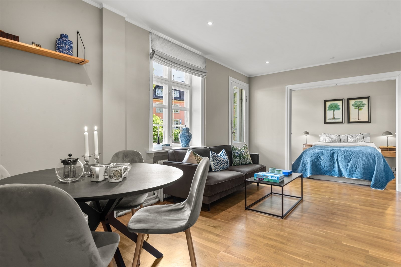 God plass til sittegruppe og spisebord. Galleribilde