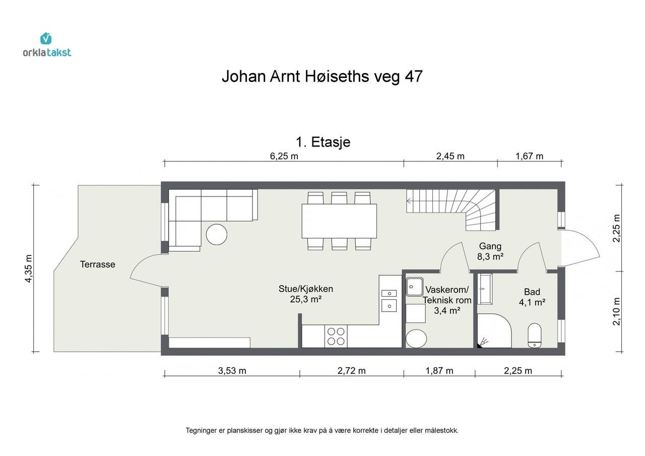 Første etasje har en sosial og åpen planløsning som inkluderer stue, kjøkken, bad og et praktisk vaskerom. Galleribilde