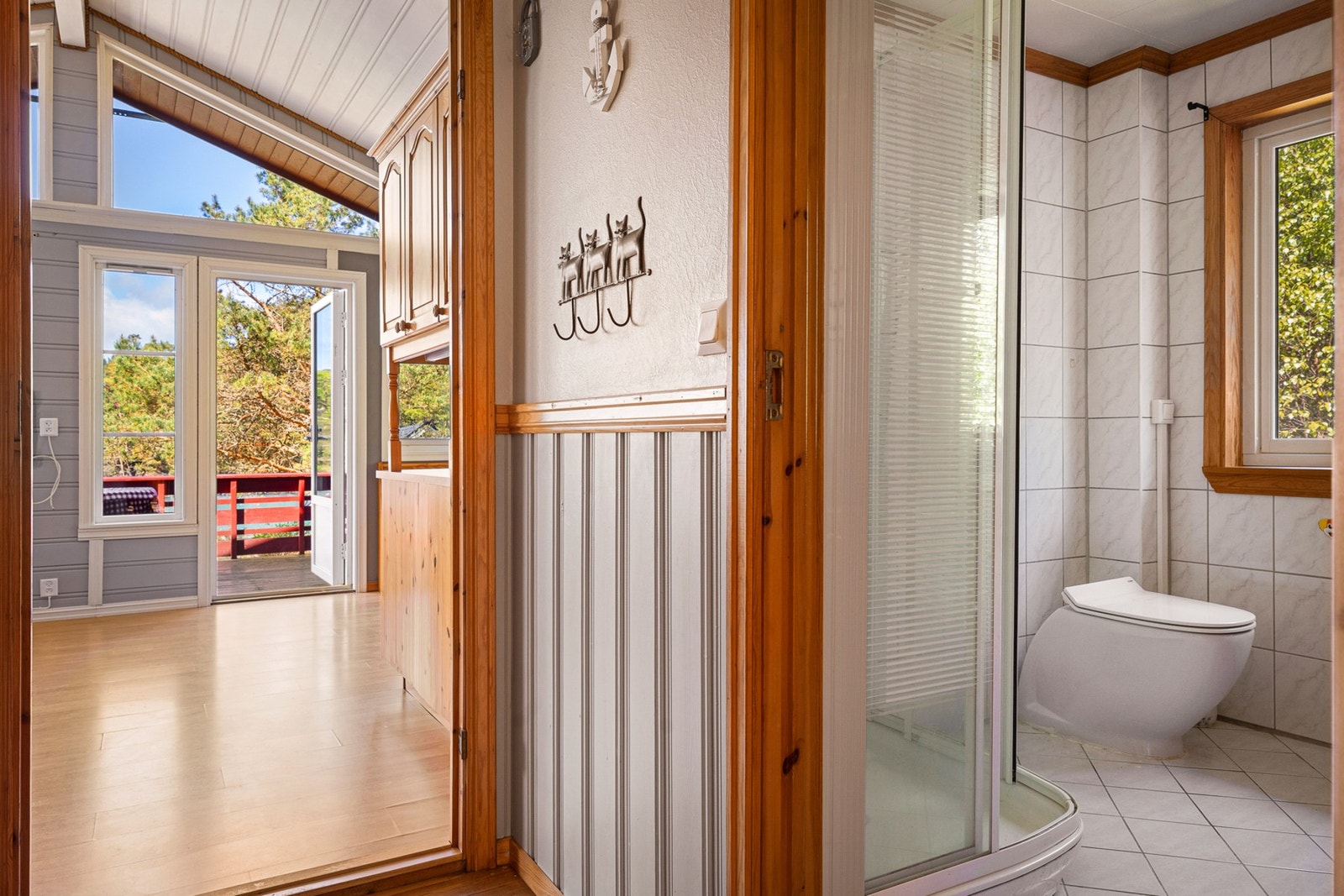 Badet har tilkomst fra gangen. Galleribilde