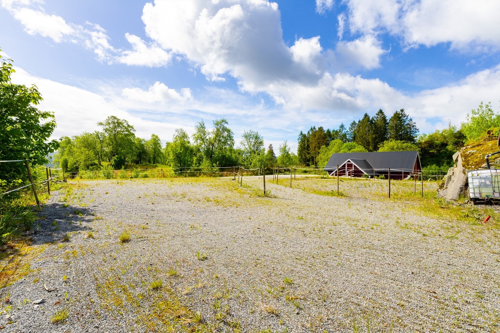 Stor luftegård til hestene. Galleribilde