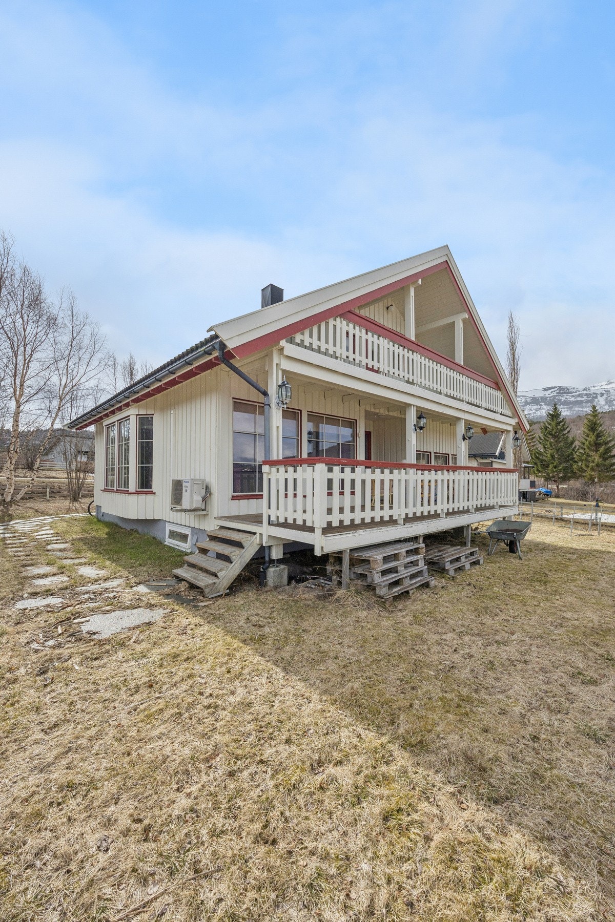 Boligen har totalt 48 m² med terrasse- og balkongareal. Galleribilde
