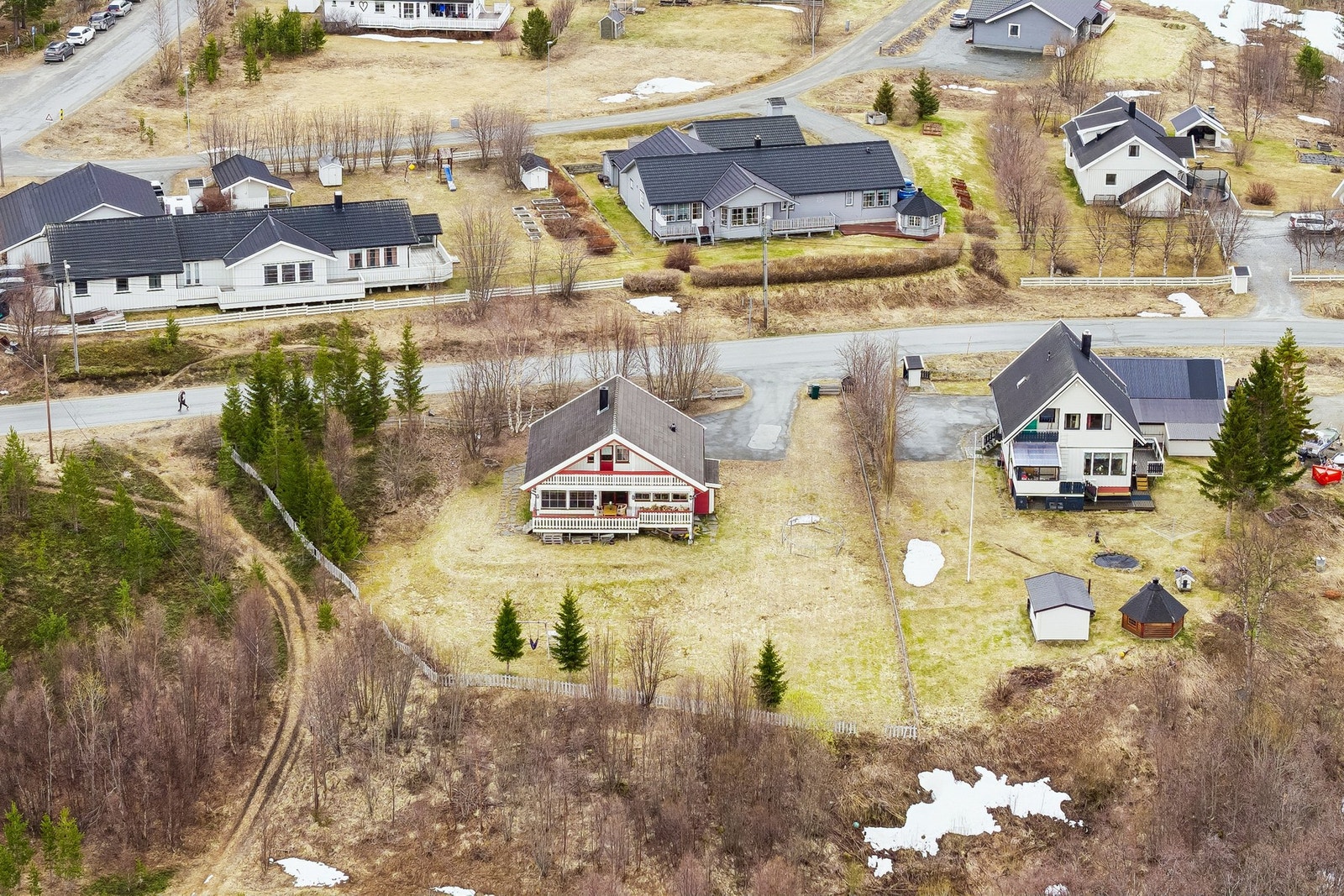 Eiendommen ligger i et etablert og familievennlig boligområde. Galleribilde