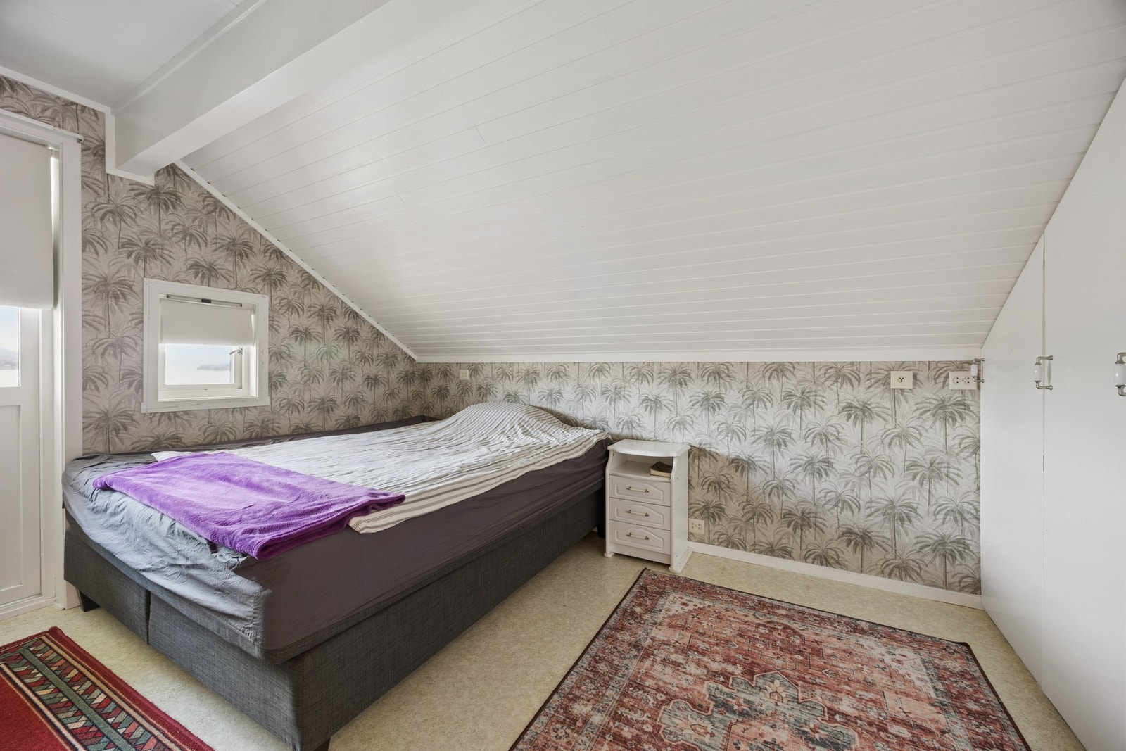 Fra ett av soverommene er det utgang til en overbygd balkong på 12 m². Galleribilde
