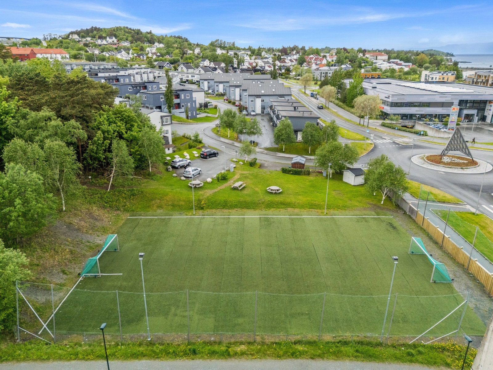 Fotballbane rett ved boligen Galleribilde