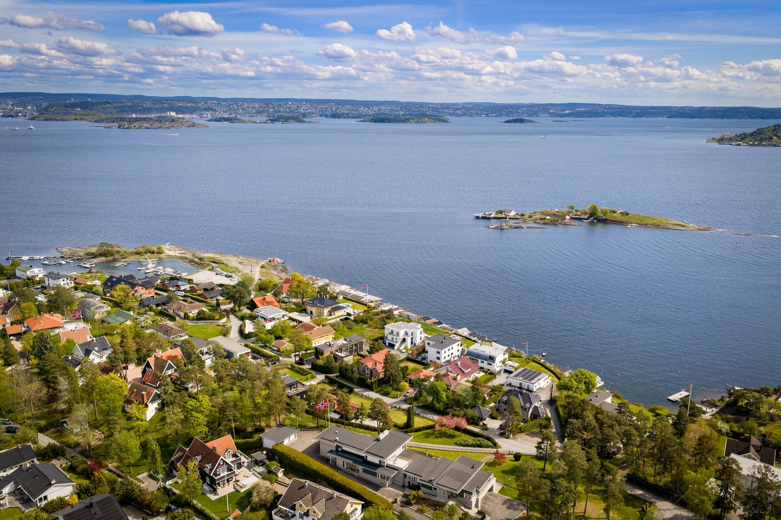 Beliggende i attraktive og ettertraktede omgivelser på Snarøya. Galleribilde