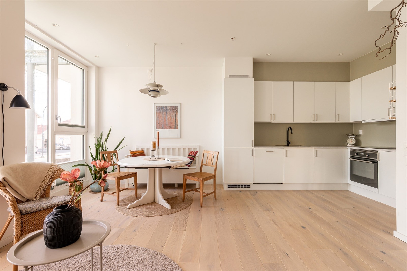 Leiligheten ble ferdigstilt i 2023 med moderne standard og gulvvarme i alle rom - hovedsakelig vannbåren. Fotograf; Kristoffer Kristiansen. Galleribilde