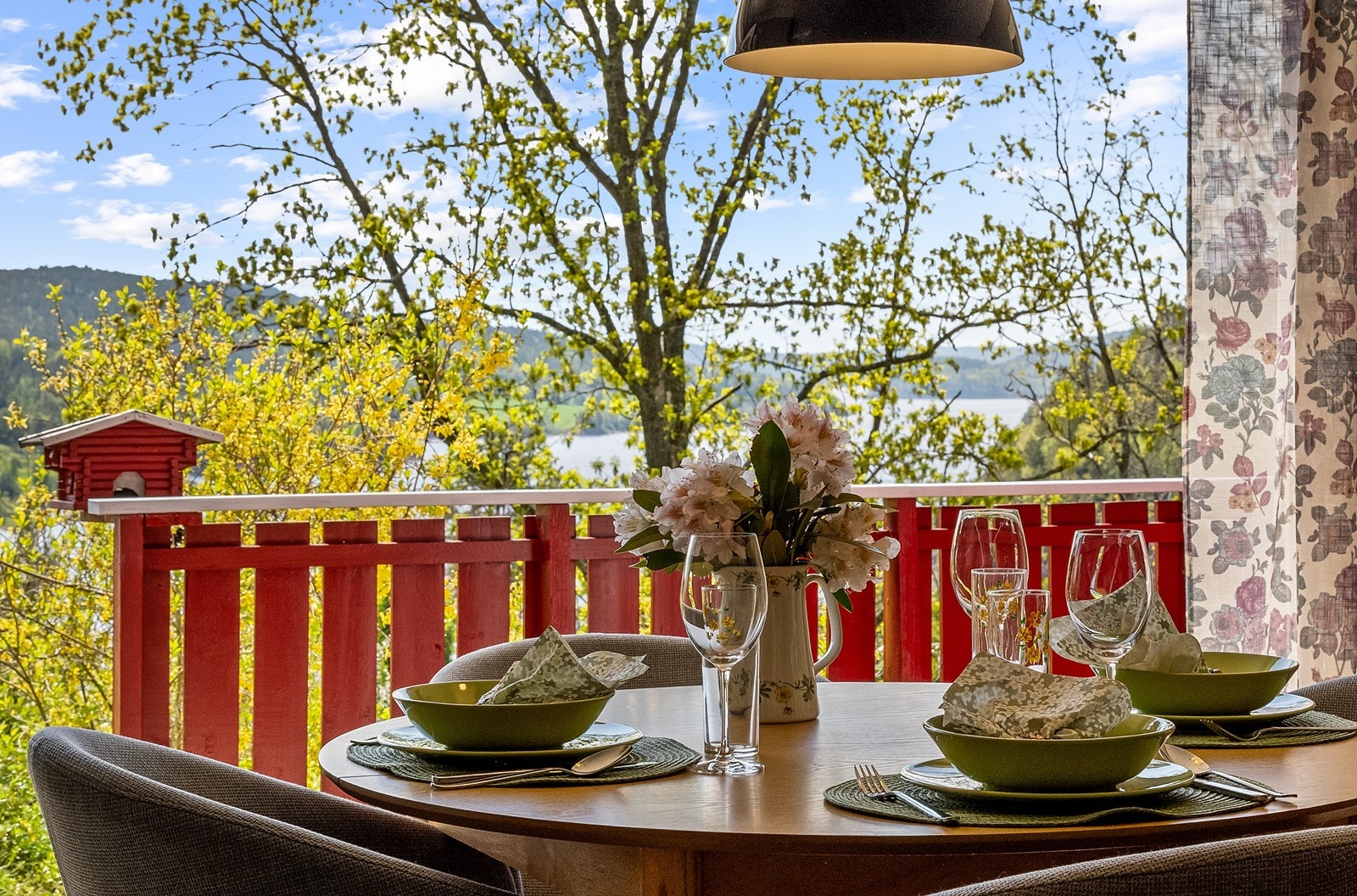 Selv fra spisestuen er det fin utsikt Galleribilde