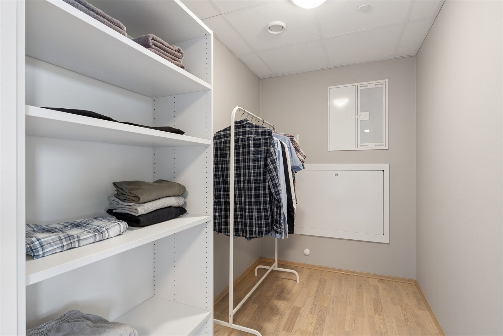 I tillegg til den innvendige boden medfølger en ekstern bod på 5 m² i byggets 2. etasje. Galleribilde