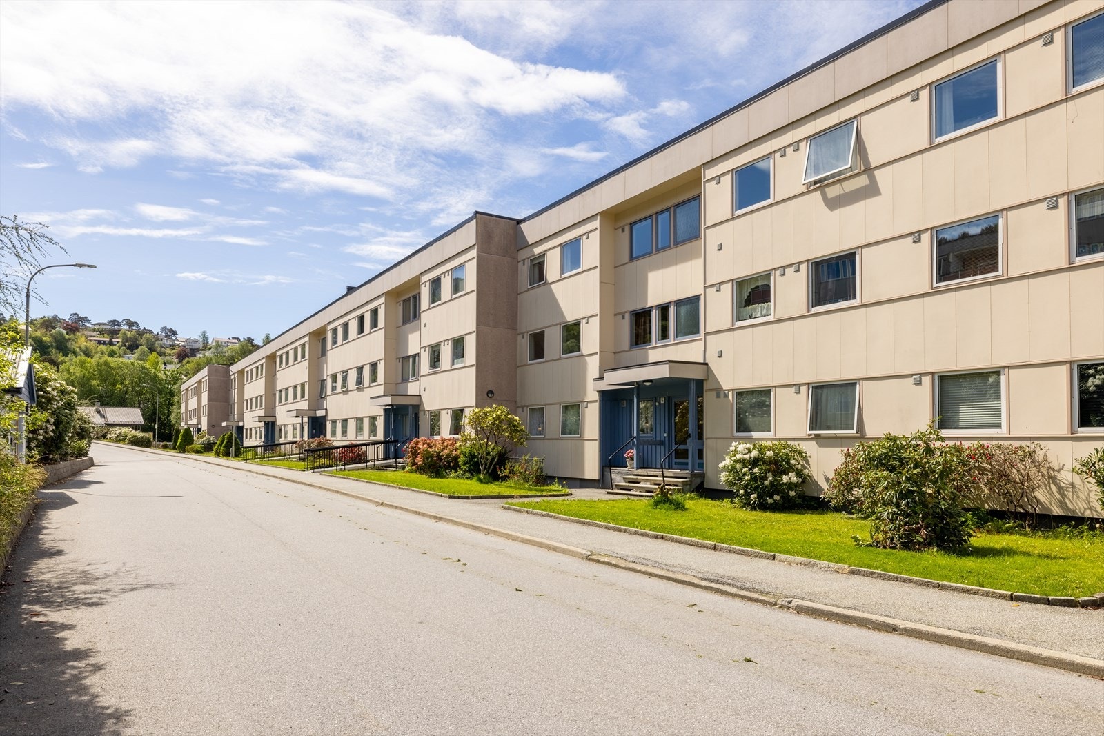 Leiligheten ligger i byggets 2.etasje Galleribilde