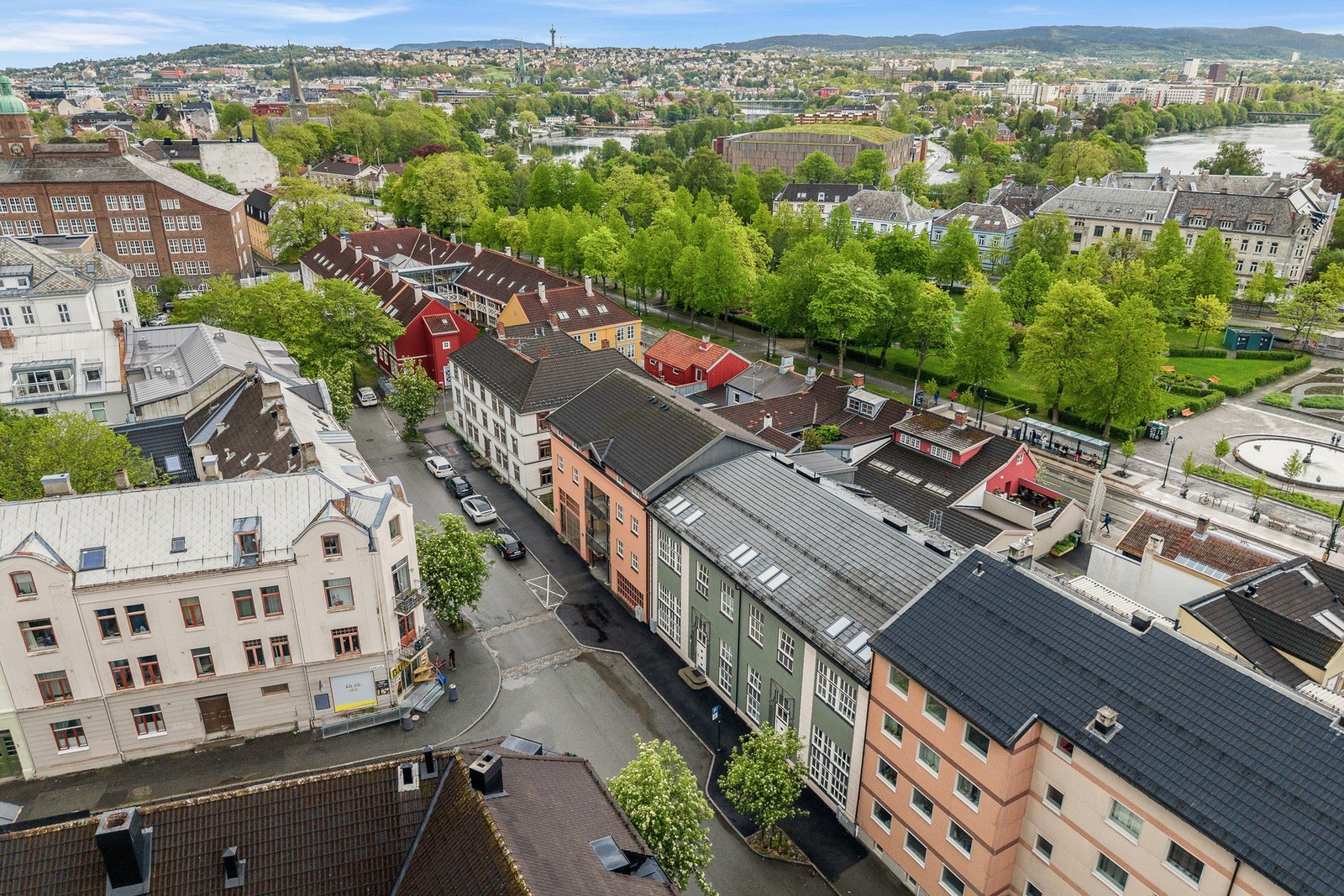 Det er soneparkering rett utenfor døren. Galleribilde