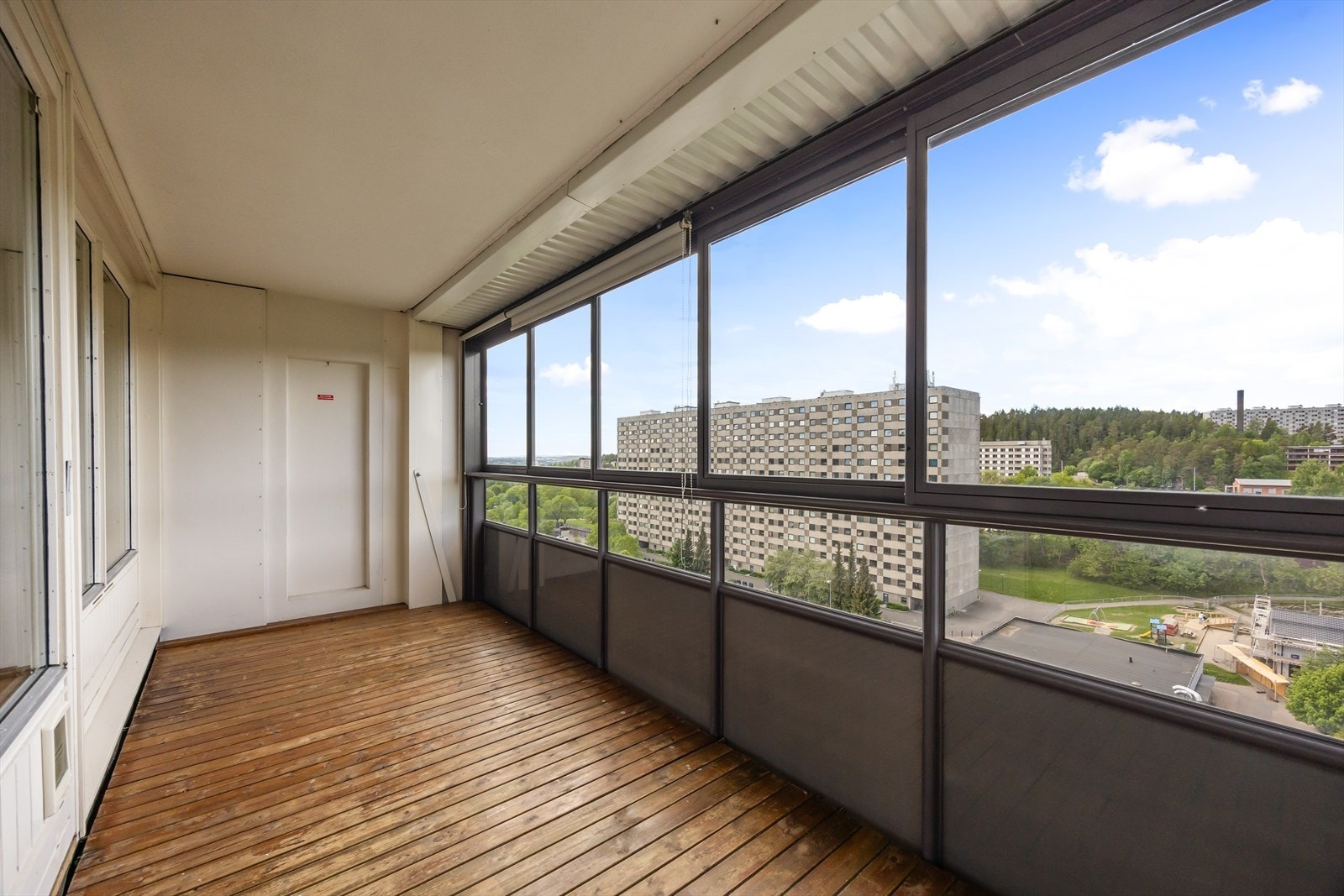 Boligen har en innglasset balkong på ca. 10 m². Galleribilde