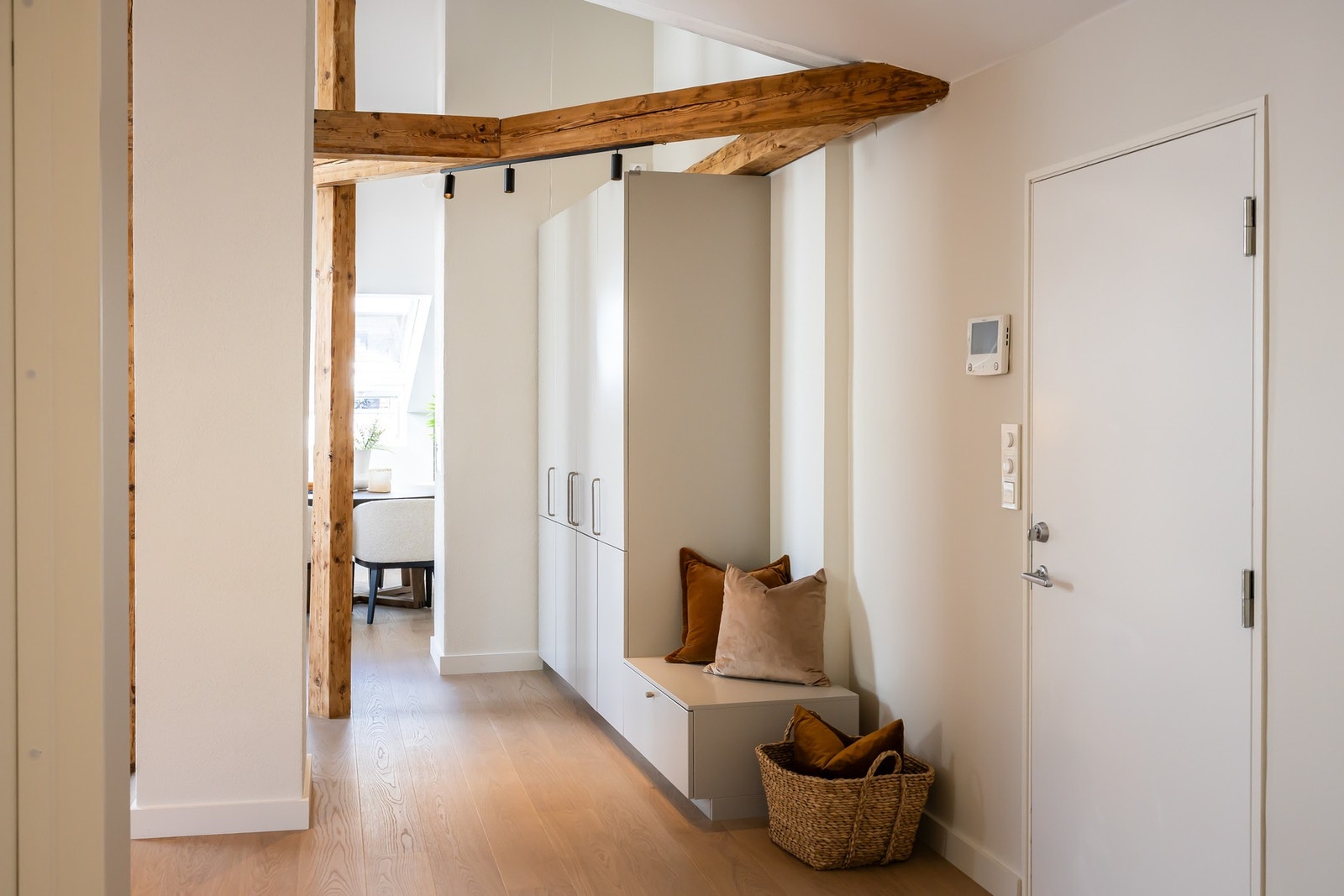 God plass til oppbevaring i garderobeskap. Galleribilde