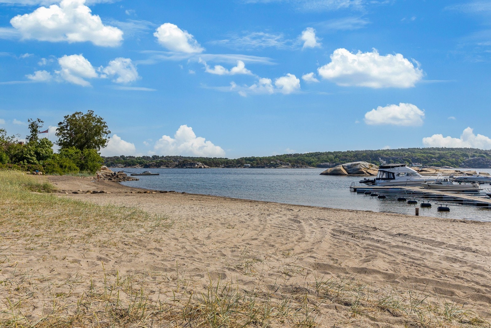 Innen kort gange finner du også nydelig badestrand i Herreportveien. Galleribilde