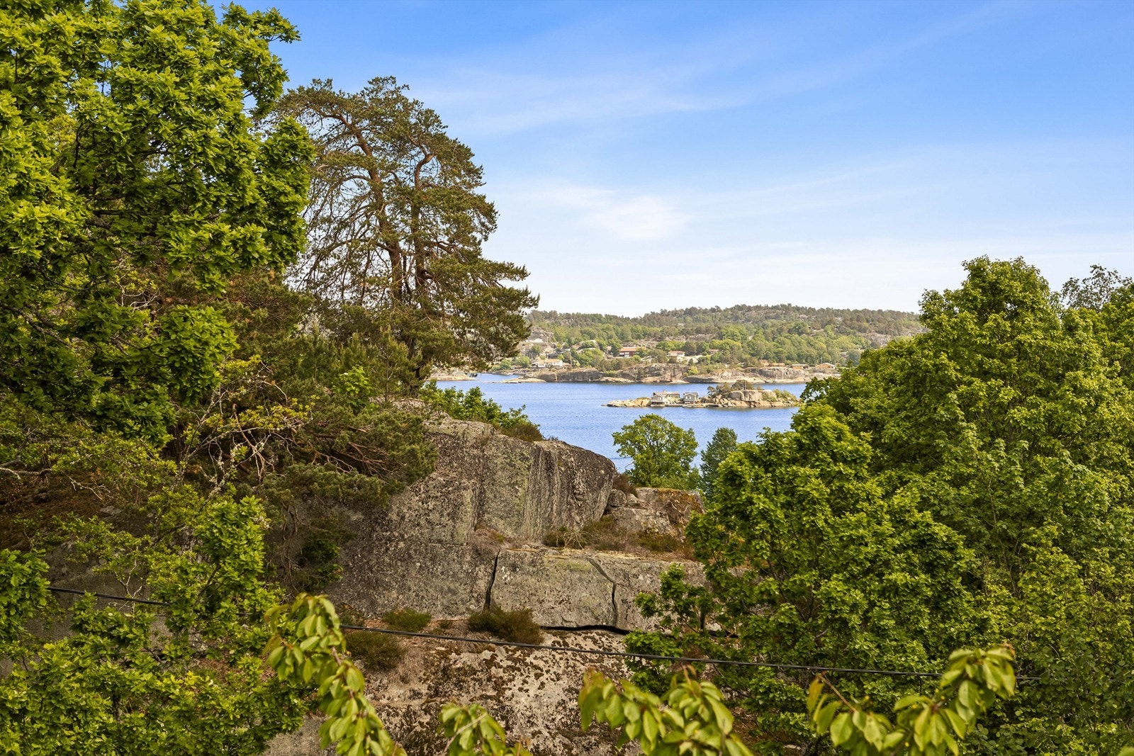 Nydelig utsikt til Mefjorden og sjøen i øst. Galleribilde