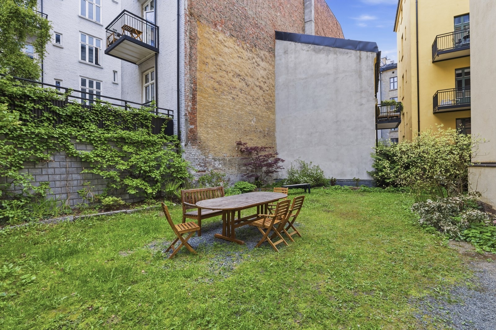 En fredelig hage midt i byen. Galleribilde
