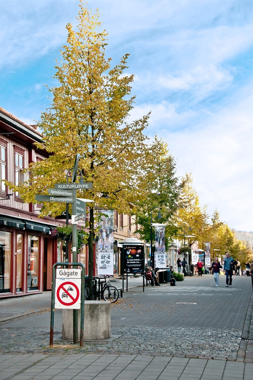 I Lillehammer sentrum kan man blant annet hygge seg i gågata, utforske Maihaugen friluftsmuseum eller besøke Strandtorget kjøpesenter. Galleribilde