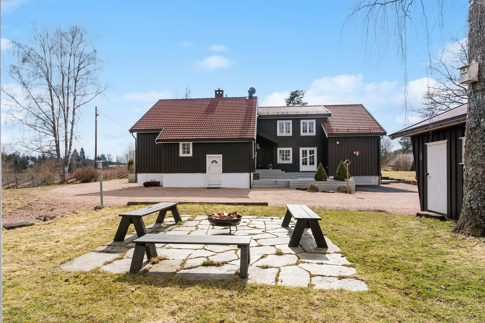 Egen grillplass i hagen Galleribilde