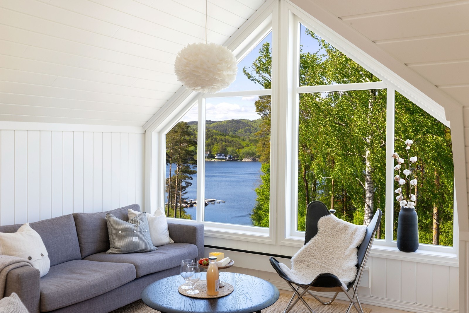Flott sjøutsikt fra stue. Galleribilde