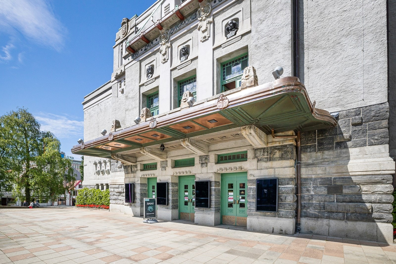 Kun få minutters gange fra boligen ligger Den Nationale Scene - et av Norges eldste og mest anerkjente teatre, med et bredt kulturtilbud gjennom hele året. Galleribilde