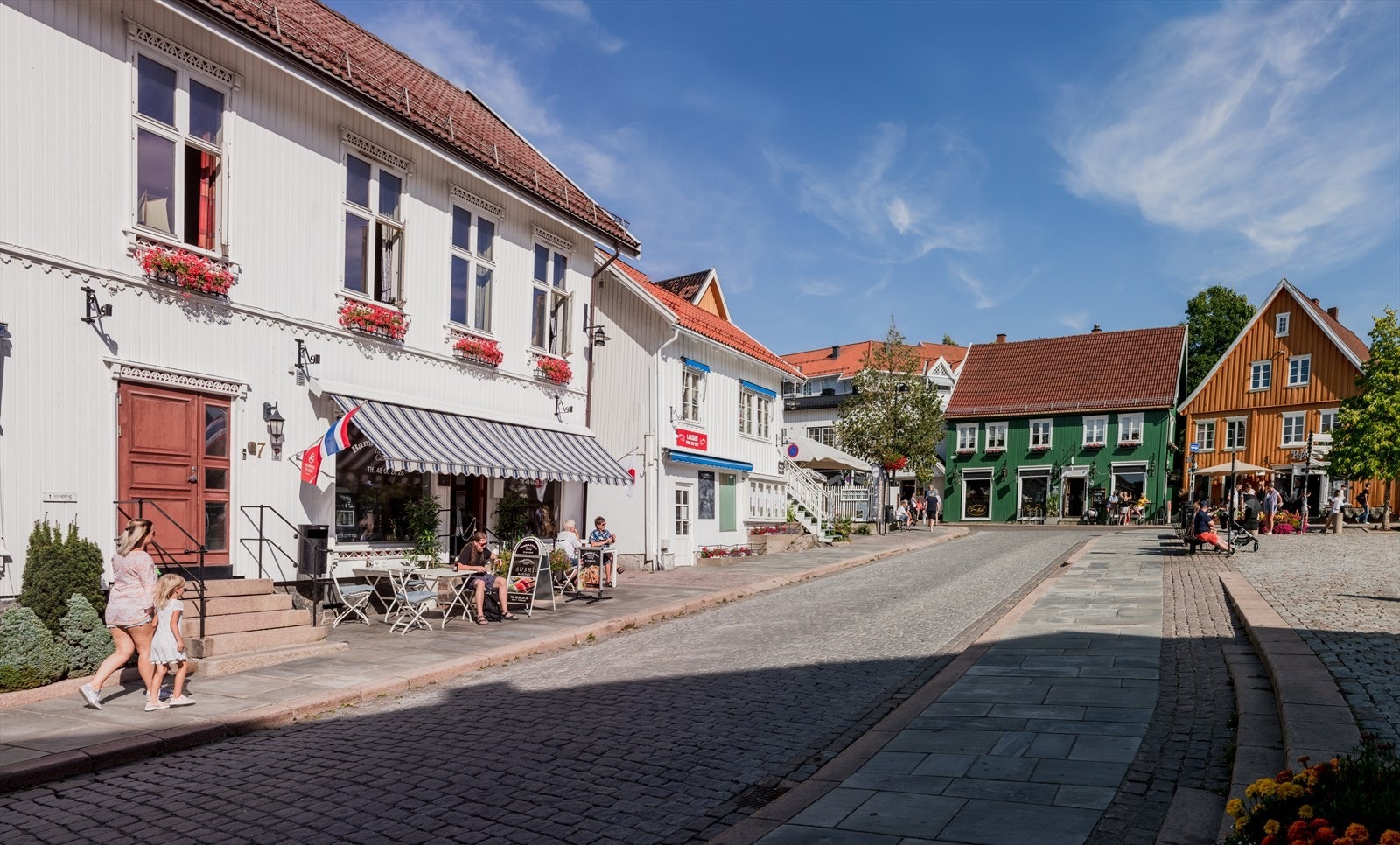 Vakre gamle Drøbak - Søndagsåpne butikker og spisesteder Galleribilde