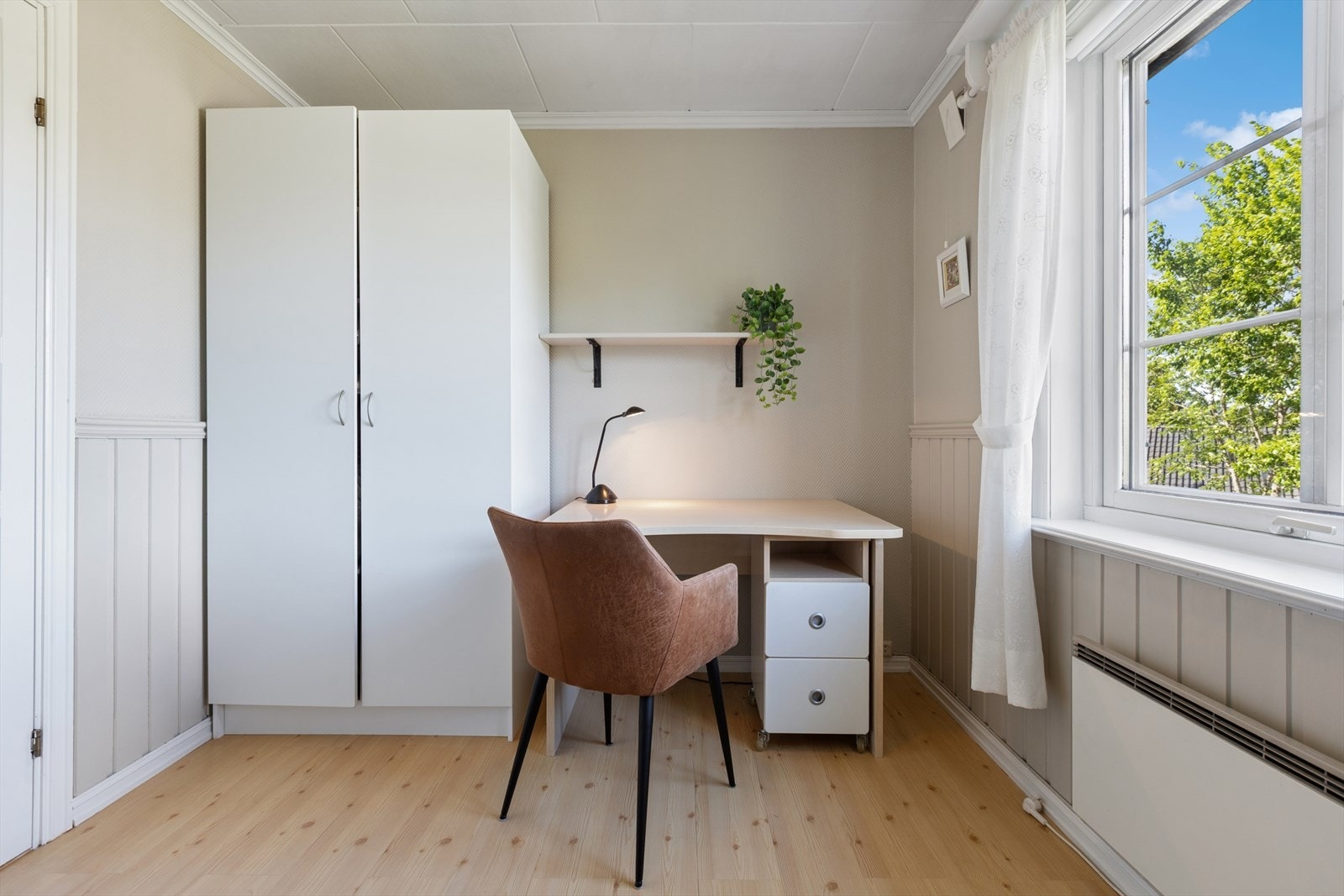 Det tredje soverommet i etasjen egner seg godt som barnerom eller kontor. Galleribilde