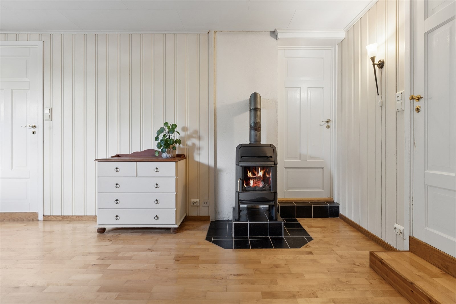 Kjellerstue med vedovn for ekstra varme og hygge. Galleribilde