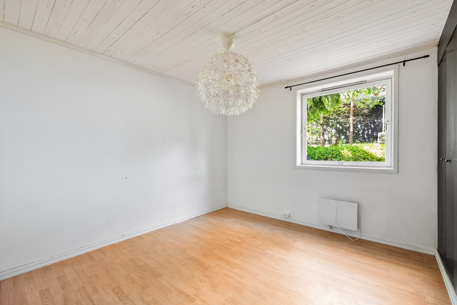 Utleiedelen har ett soverom med god skapplass Galleribilde