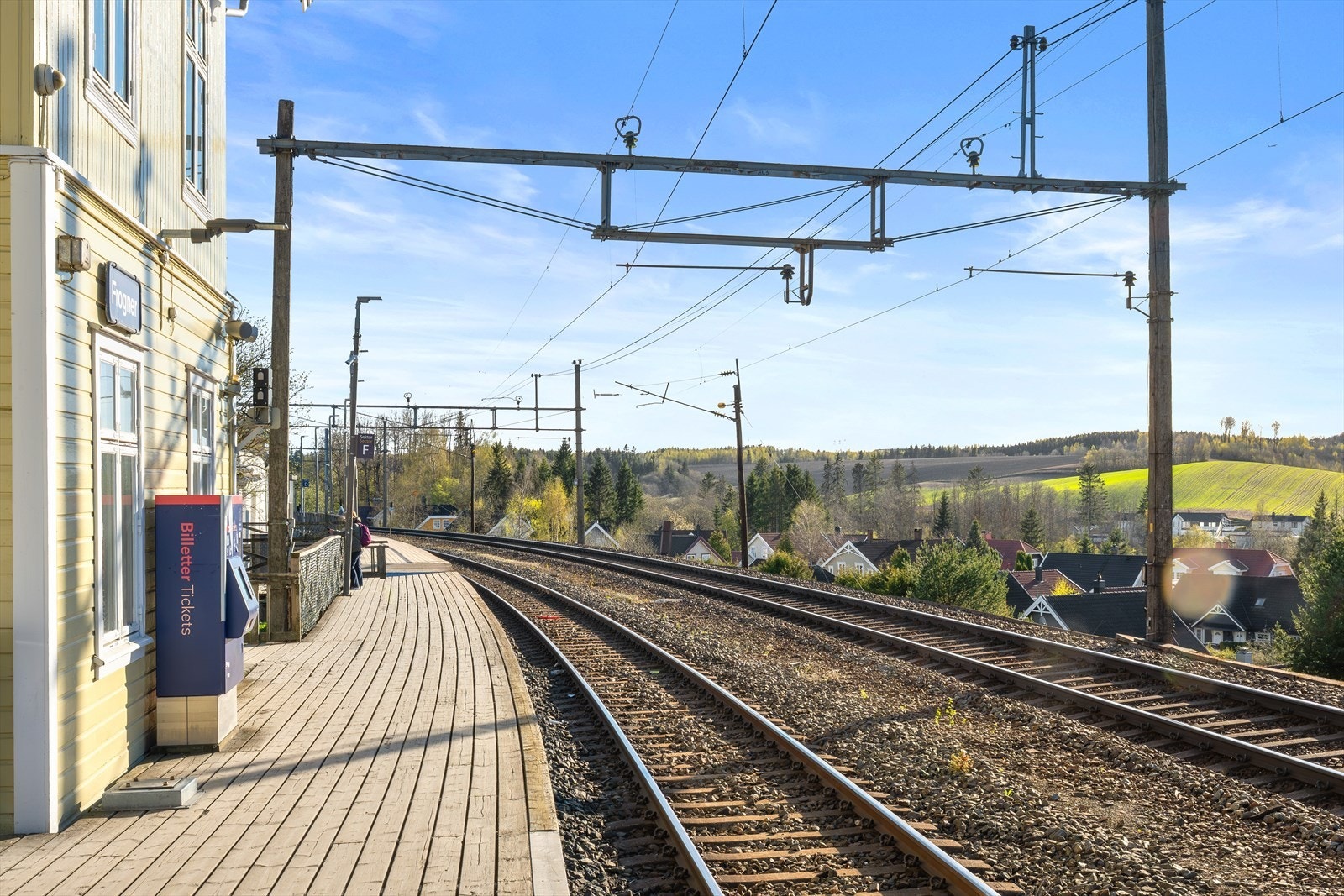 Togstasjonen ligger også ca. 5 minutters gange fra boligen, med avganger til Oslo S/Drammen og Jessheim/Dal Galleribilde