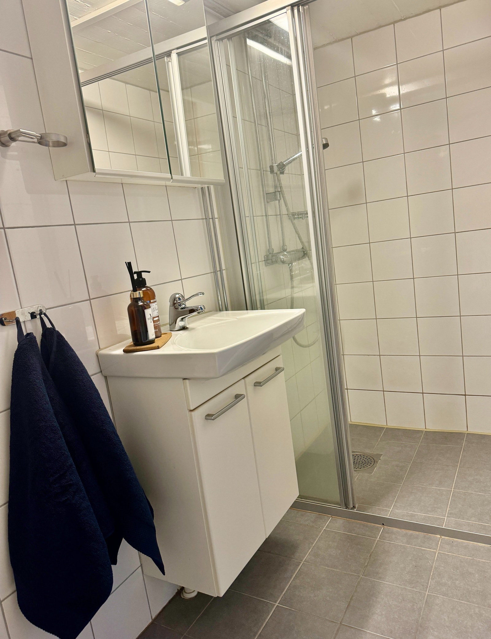 Bad med opplegg for vaskemaskin Galleribilde