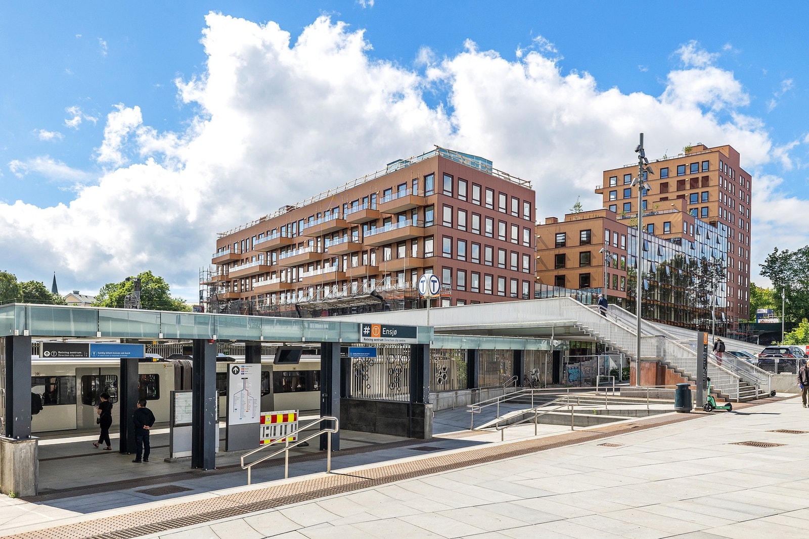 Kort vei til Ensjø T-bane med linje 1-4. Galleribilde