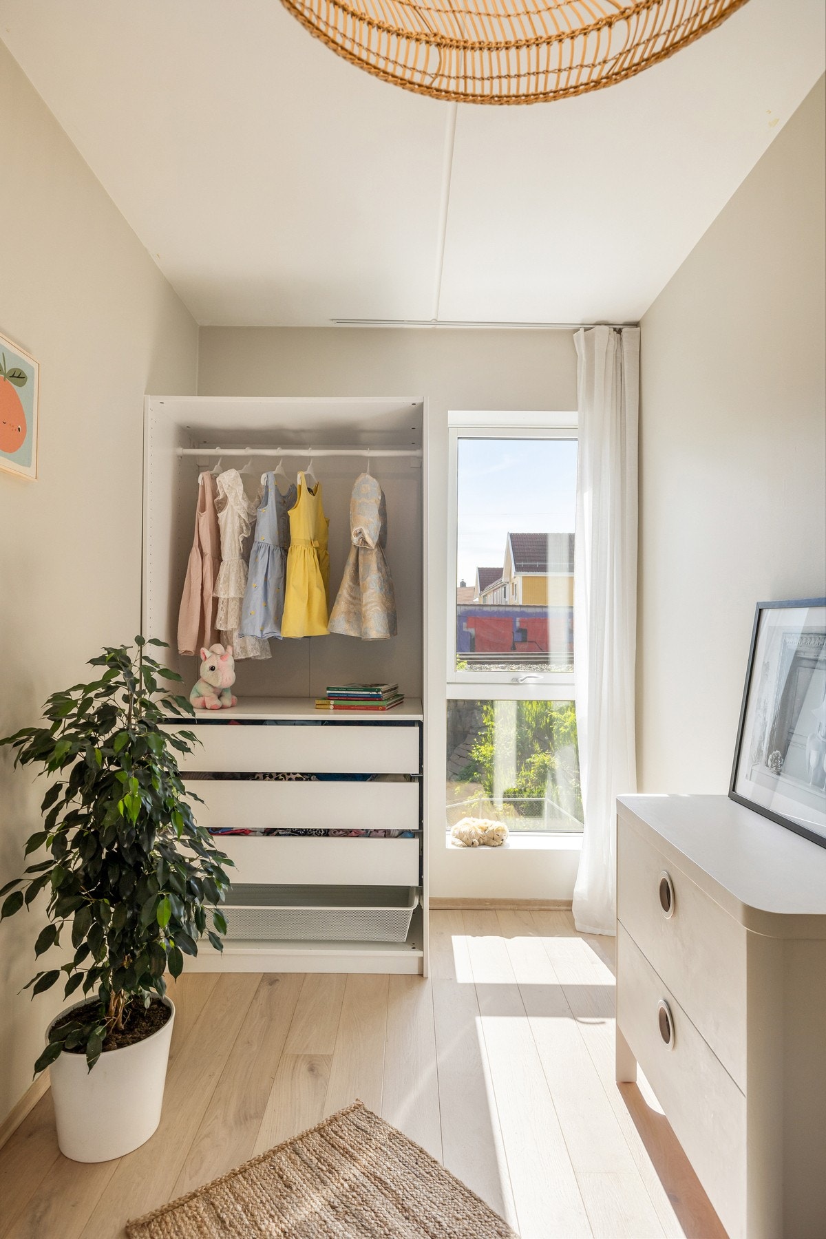 Rommet oppleves lyst og luftig. Galleribilde