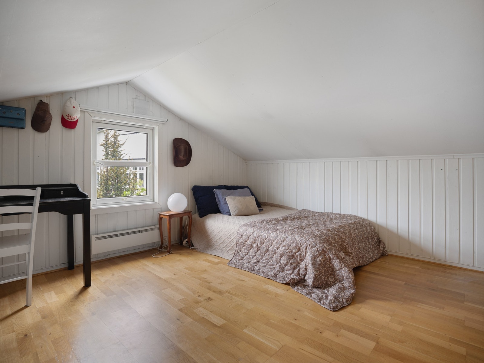 Innredet rom på loft. Galleribilde