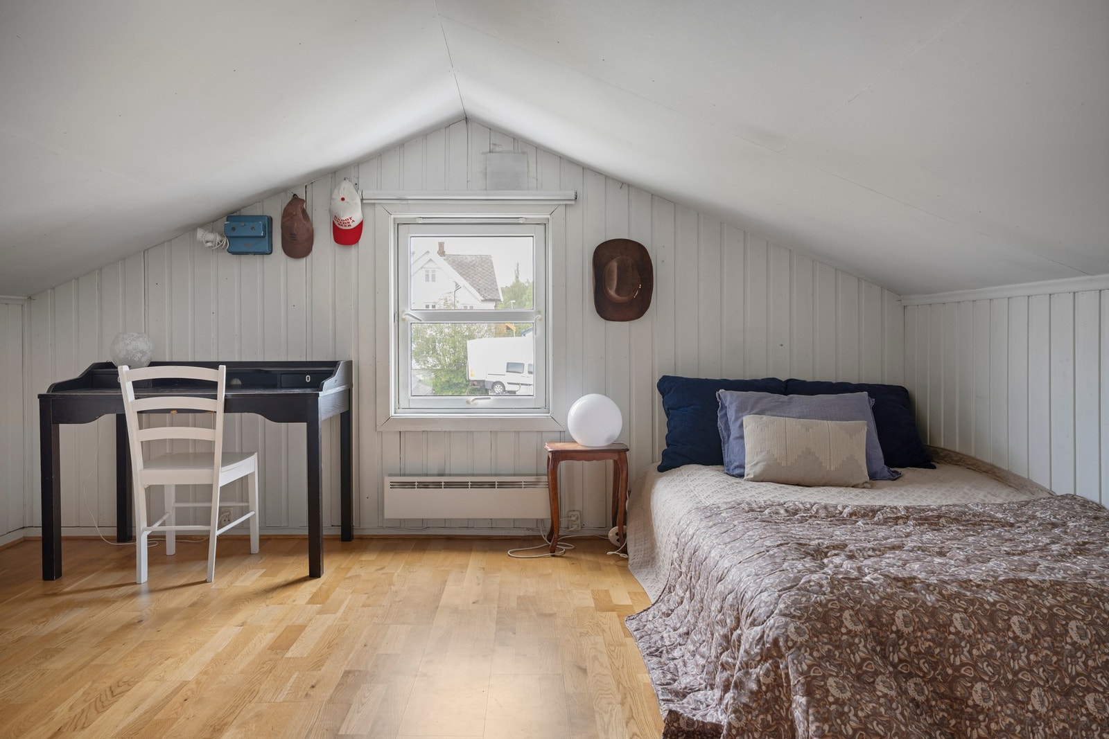 Innredet rom på loft. Galleribilde