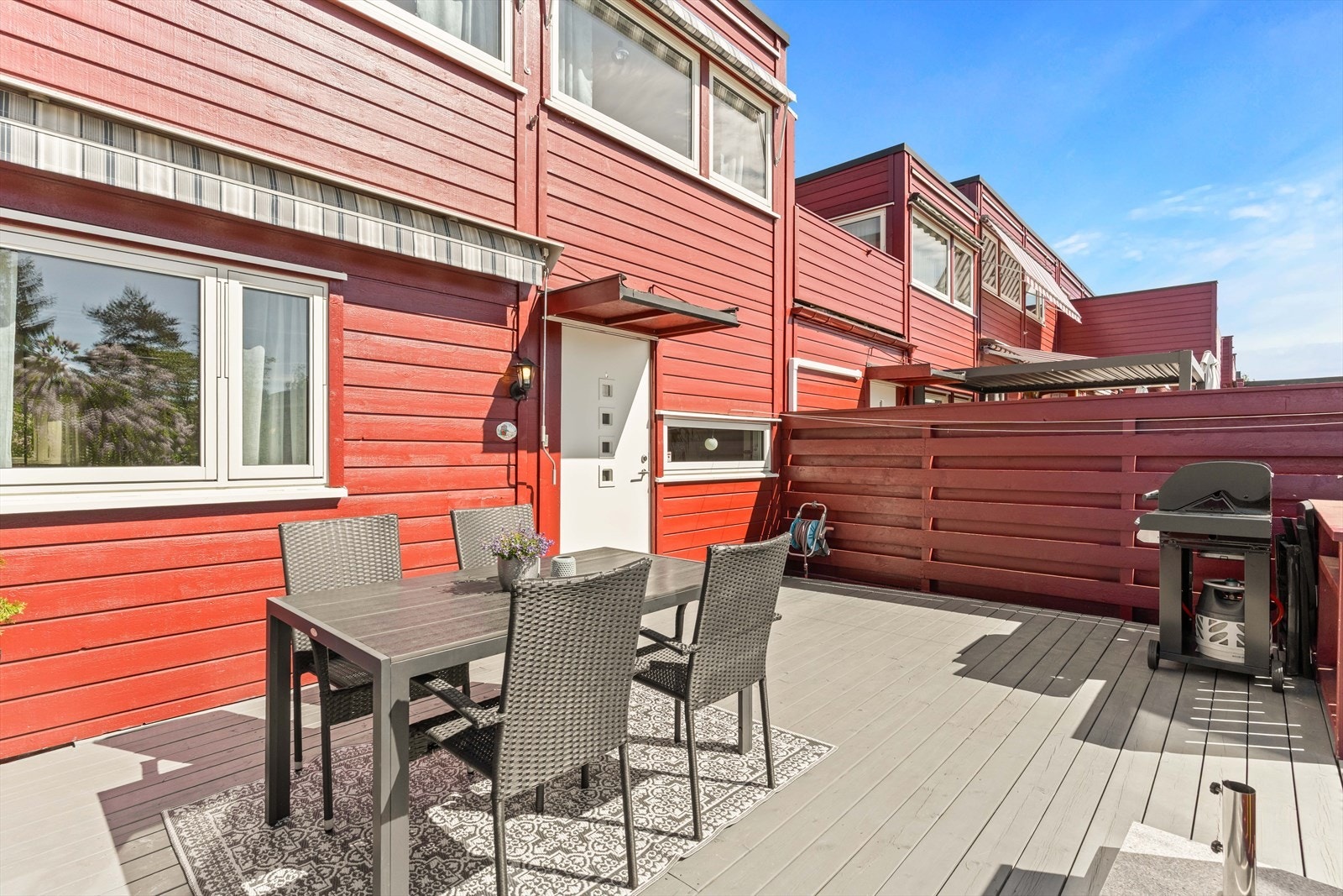 Her er det god plass til sittegrupper, grill og beplantning. Galleribilde