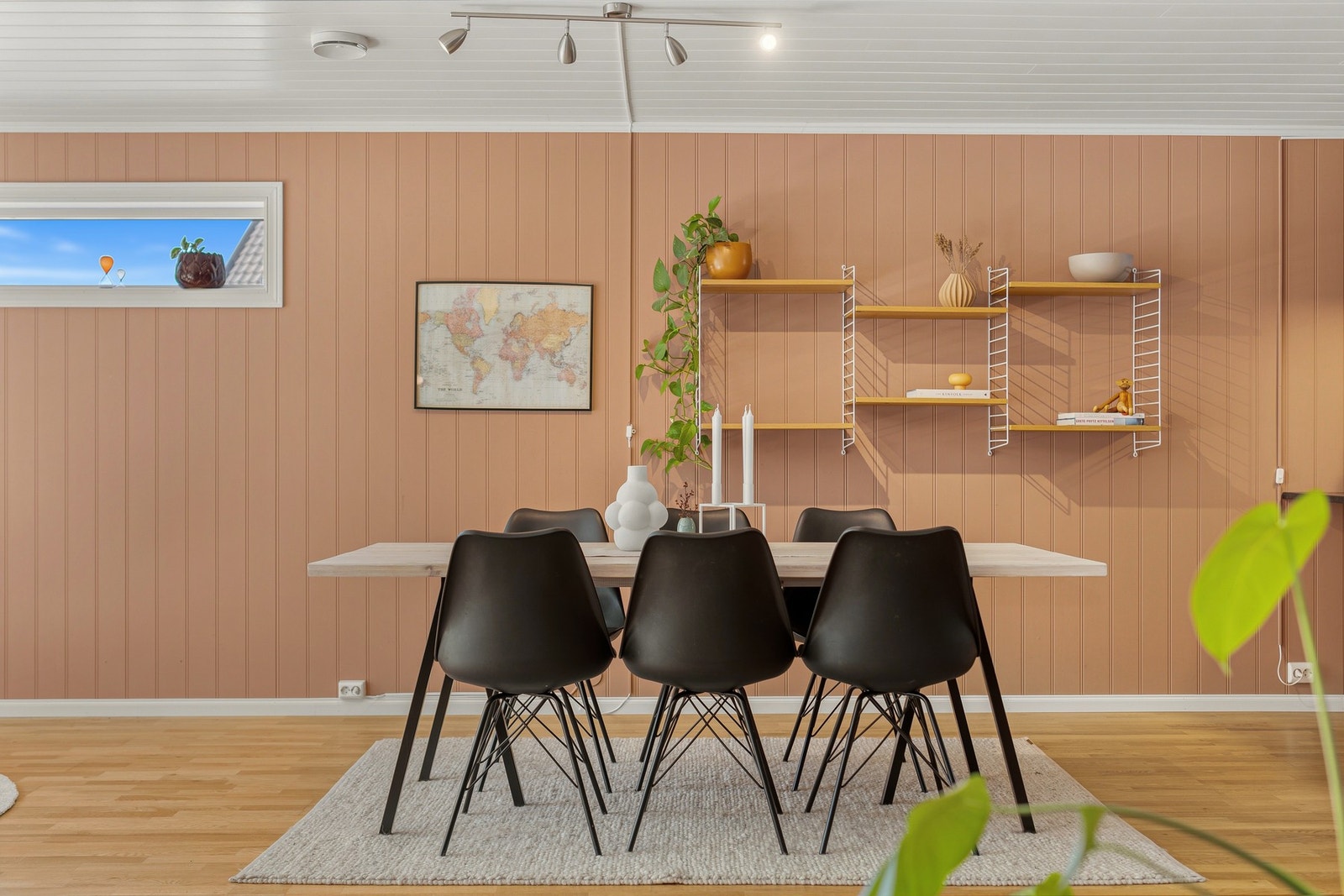 Her får du enkelt plass til langbord med god plass til middagsgjester Galleribilde