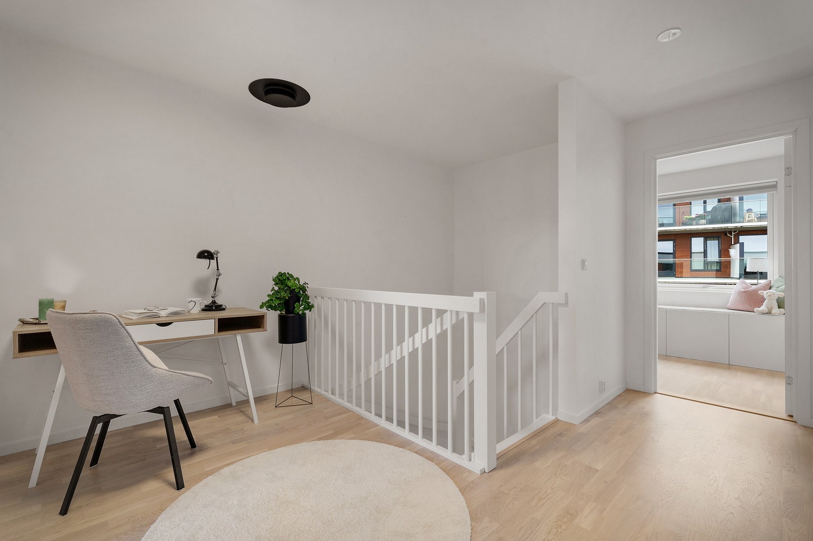 Fleksibel planløsning gir muligheter for loftstue, hjemmekontor ol. Det er også muligheter for etablering av peis. Galleribilde