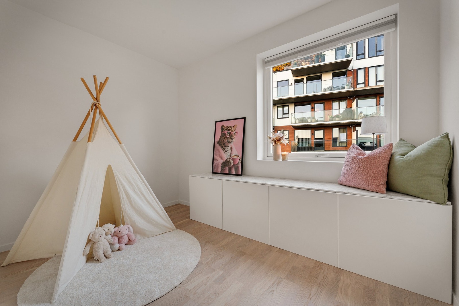 Soverom nr. 3 er et koselig barnerom med gode oppbevaringsmuligheter. Galleribilde
