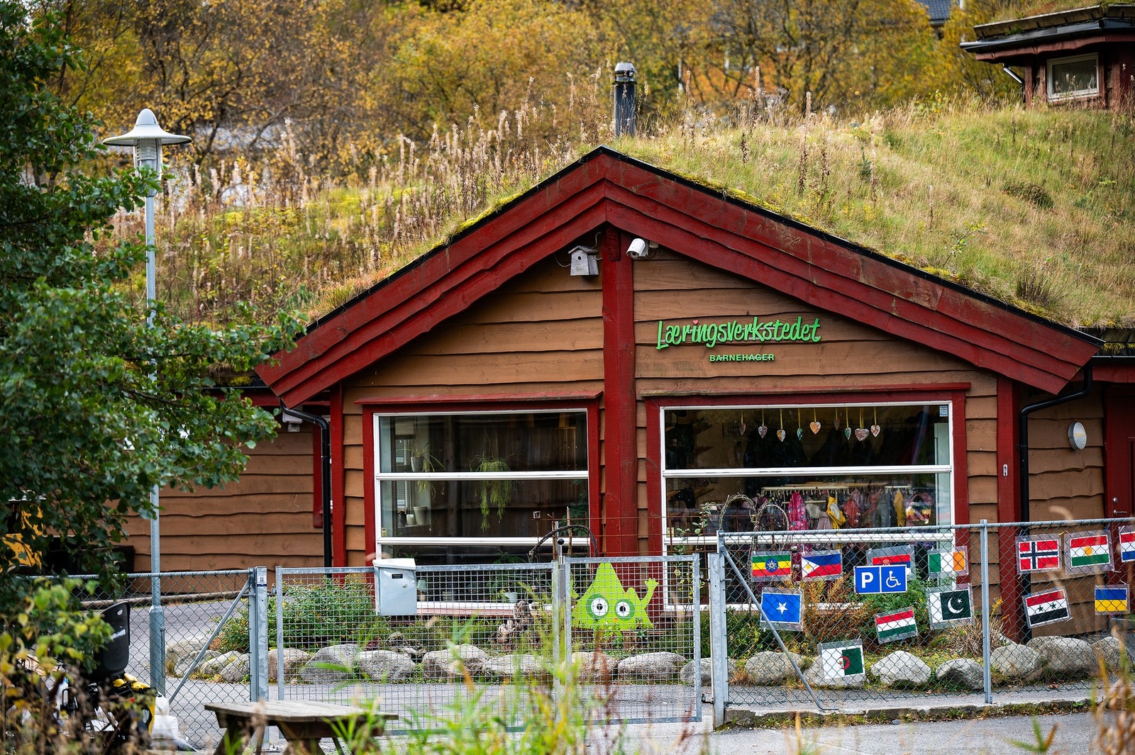 Like nedenfor boligen ligger barnehagen. Galleribilde