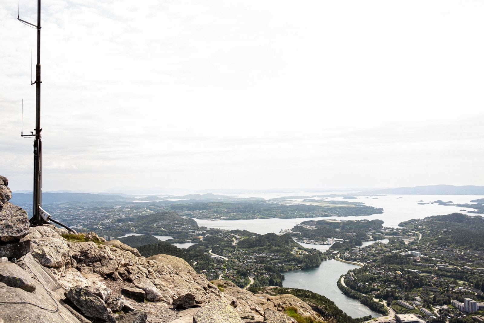 Kort vei til Lyderhorn fra ytterdøren. Galleribilde