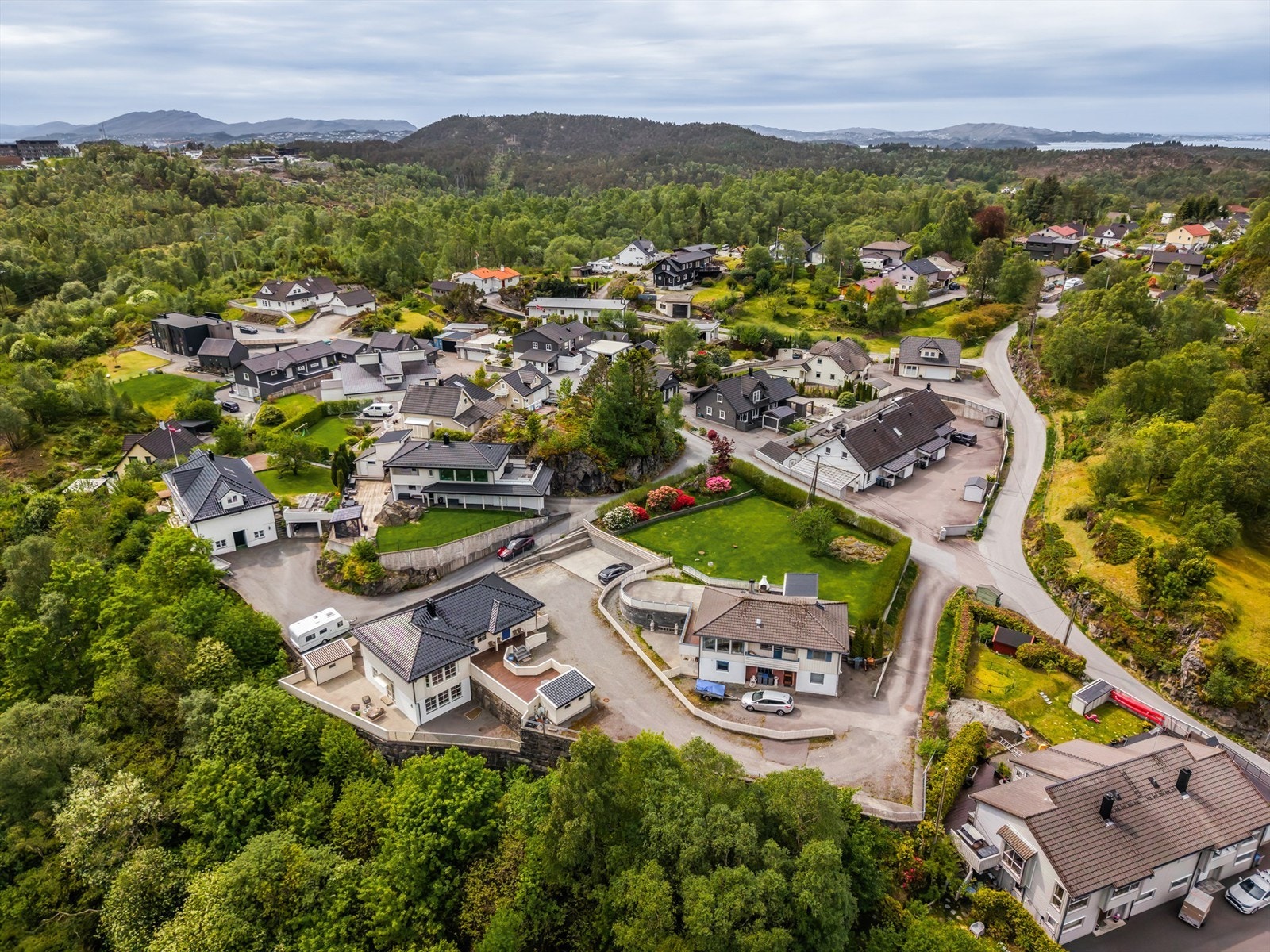 Området består hovedsakelig av eneboliger og småhusbebyggelse. Galleribilde