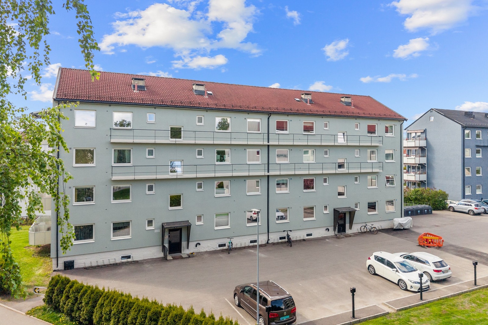 Leiligheten disponerer én fast utvendig parkeringsplass med elbillader på borettslagets fellesareal. Galleribilde