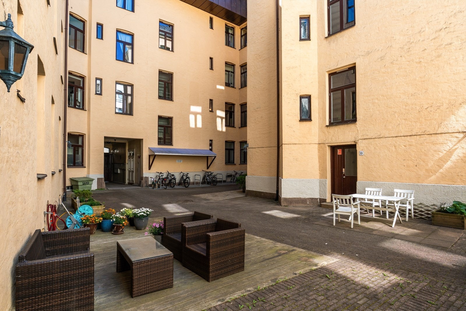Sameiets hyggelige bakgård. Galleribilde