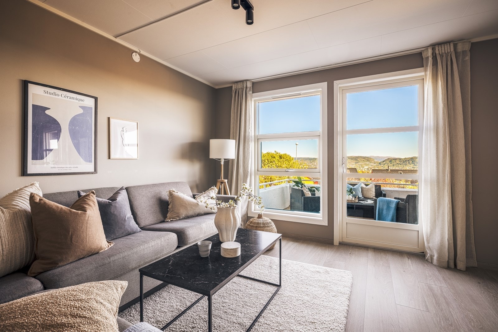 Det er montert lysstyring av type Plejd i stue | Galleribilde