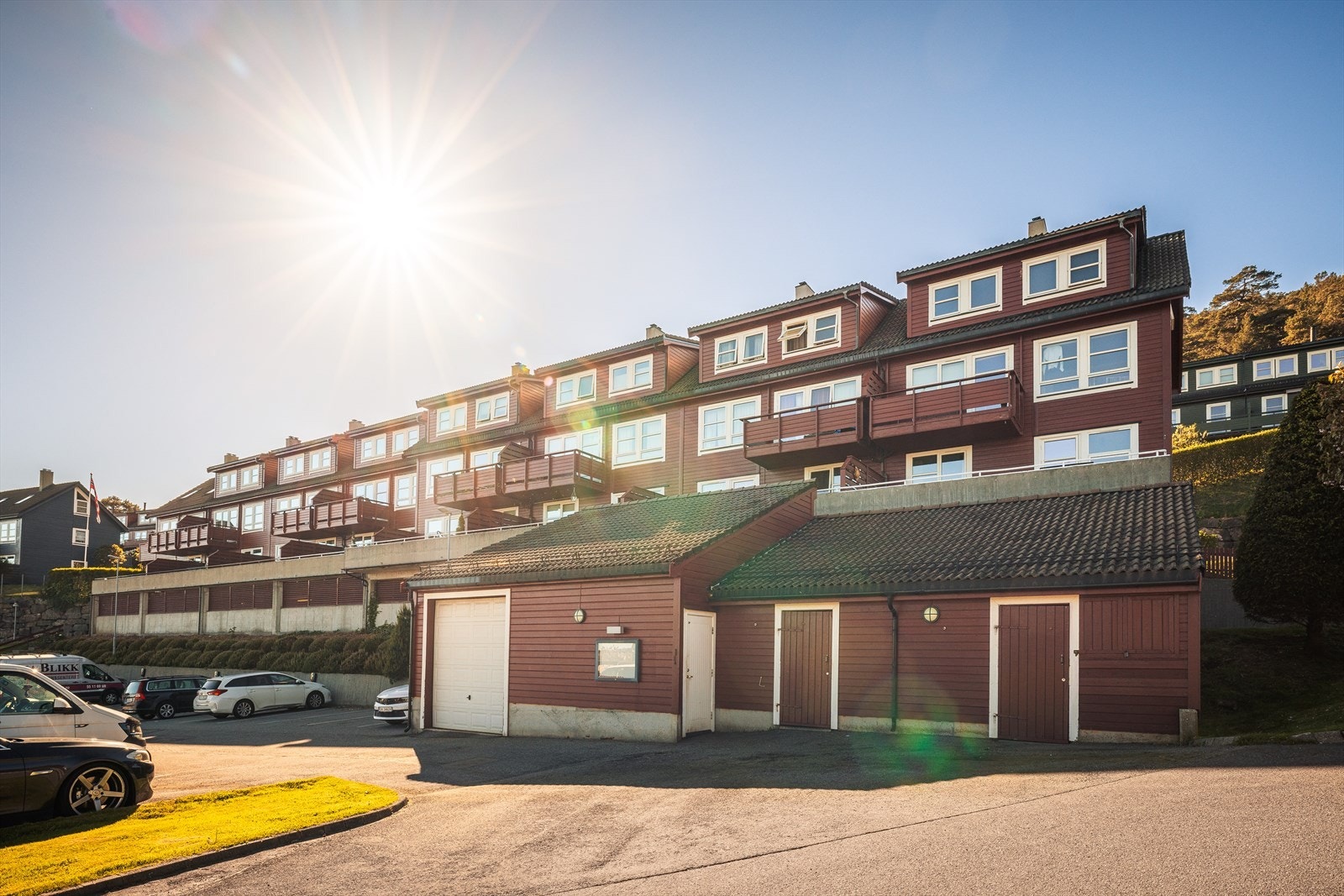 Leiligheten er en del av Gullstølsstien Borettslag, som består av 72 boenheter | Det er mulig å parkere gratis på felles parkeringsplass Galleribilde
